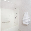 Days Inn by Wyndham Eagle River - Hotels
