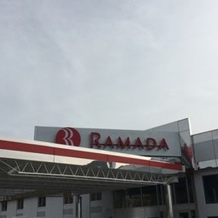 Ramada by Wyndham Des Moines Airport - Des Moines, IA
