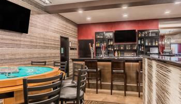 Ramada by Wyndham Grand Forks - Grand Forks, ND