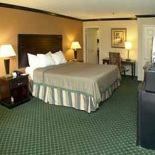 Ramada by Wyndham Ontario - Ontario, CA