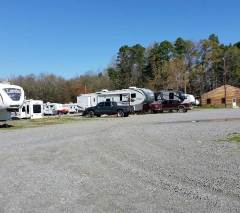 Barnyard RV Park - El Dorado, AR