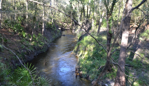 Roosters Outfitters Shop - White Springs, FL