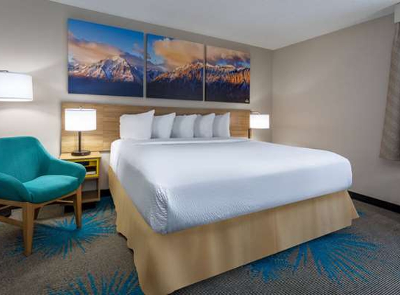 Days Inn & Suites by Wyndham Denver International Airport - Denver, CO