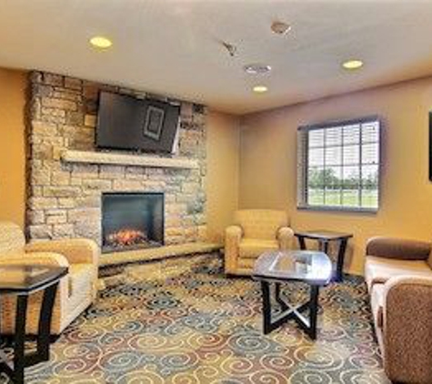 Cobblestone Hotel & Suites - Crookston, MN