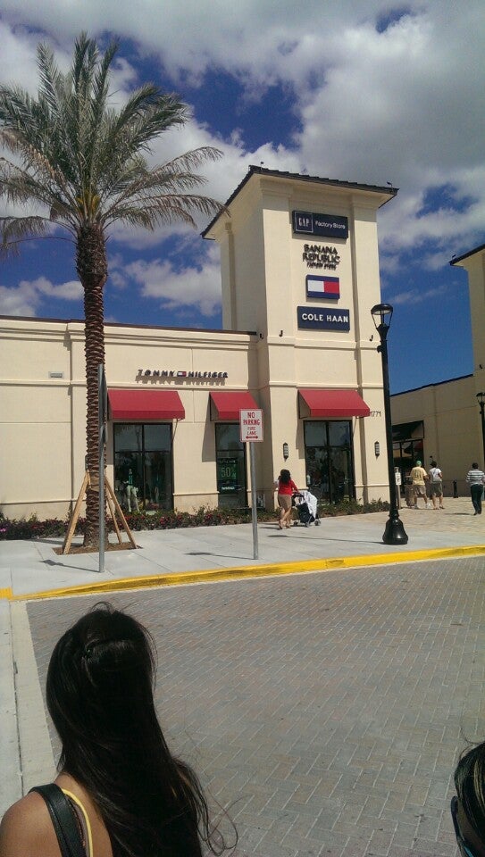 Tanger Outlets, Palm Beach, FL, Brahmin Outlet