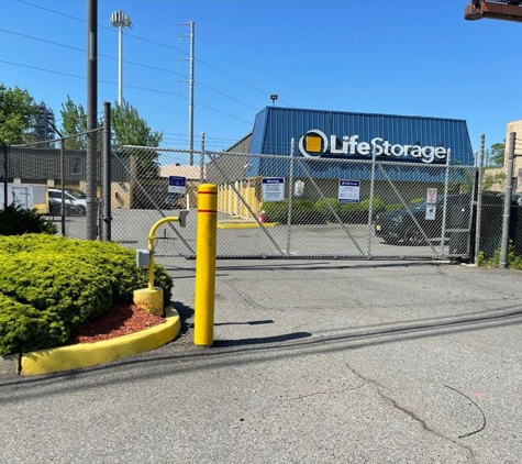 Life Storage - Elizabeth, NJ