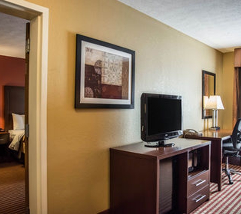 Comfort Inn & Suites Cincinnati Eastgate - Cincinnati, OH