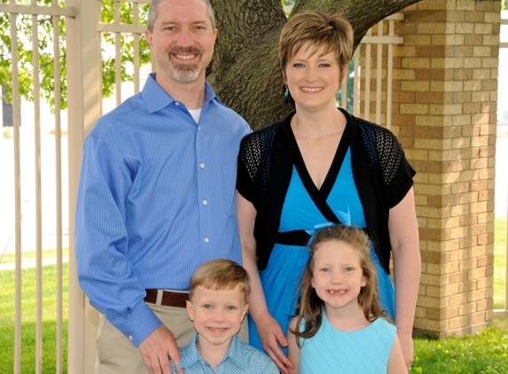 Bond Family Eye Care - Decatur, TX