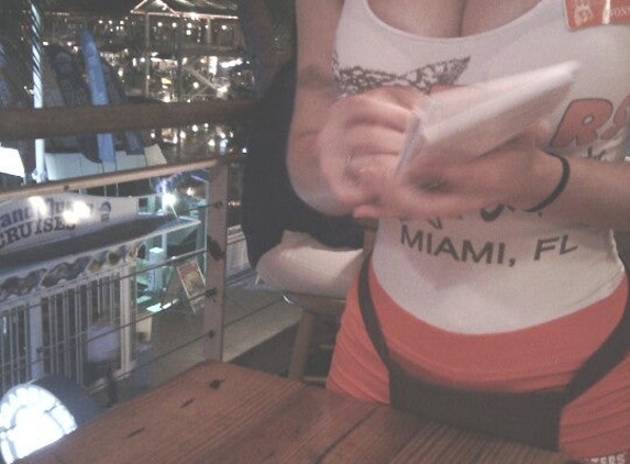 Hooters - Miami, FL