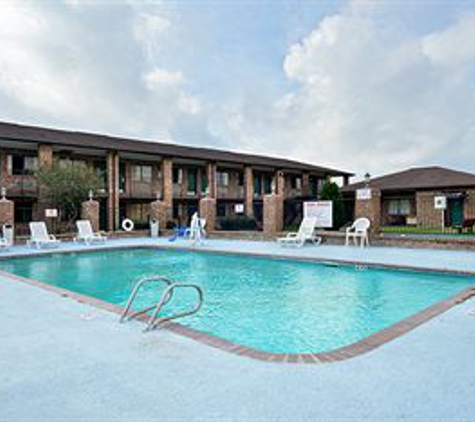 Super 8 by Wyndham Universal City - Universal City, TX