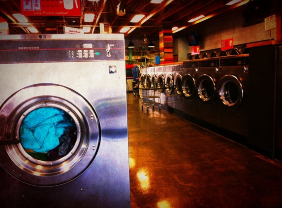 laundry room - San Diego, CA