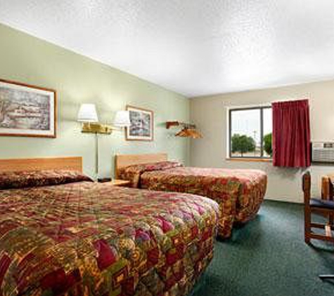 Super 8 by Wyndham Fargo Airport - Fargo, ND