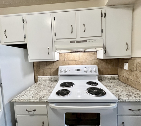 Glenview Apartments - Clarksville, IN. new backsplash