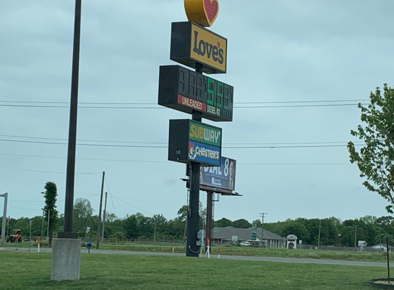 Love's Travel Stop - Pine Bluff, AR