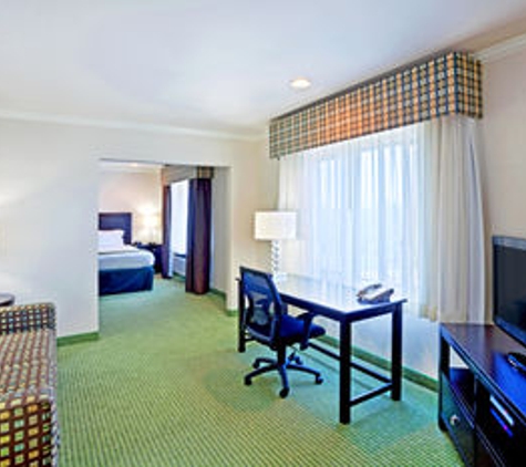 Holiday Inn Express & Suites Puyallup (Tacoma Area) - Puyallup, WA