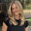 Deseo Salon & BlowDry gallery