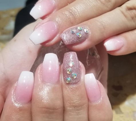 Happy Nails & Spa - Odessa, FL