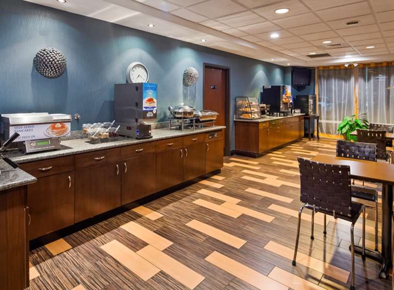 Best Western Plus Chain of Lakes Inn & Suites - Leesburg, FL