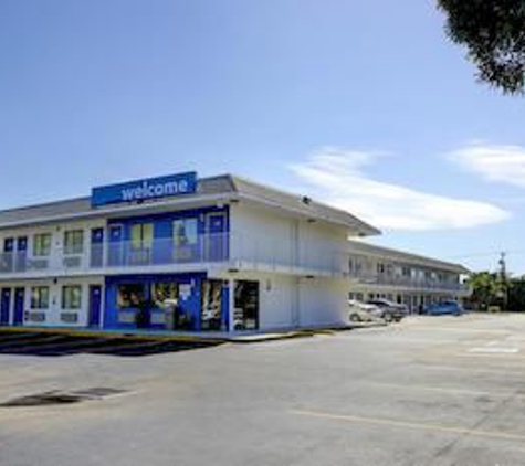 Motel 6 - Lantana, FL