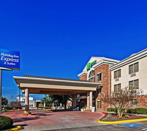 Holiday Inn Express & Suites Eagle Pass - Eagle Pass, TX