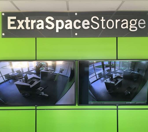 Extra Space Storage - Chicago, IL