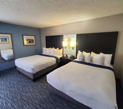 Ramada by Wyndham Fort Lauderdale Oakland Park - Fort Lauderdale, FL