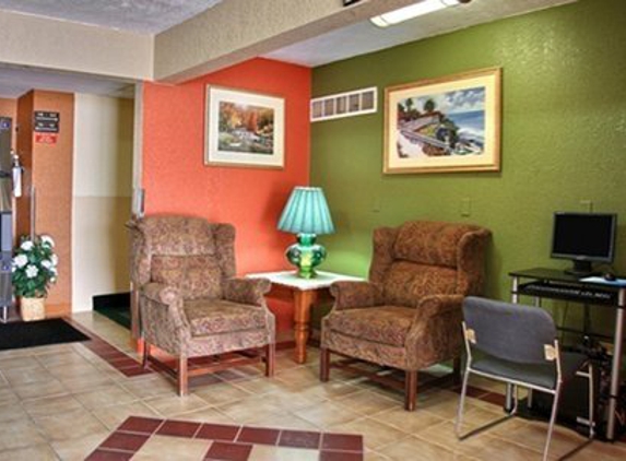 Econo Lodge - Ottawa, KS