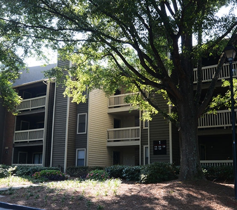 Wood Crossing Apt Associate - Roswell, GA