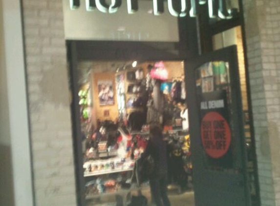 Hot Topic - Greendale, WI