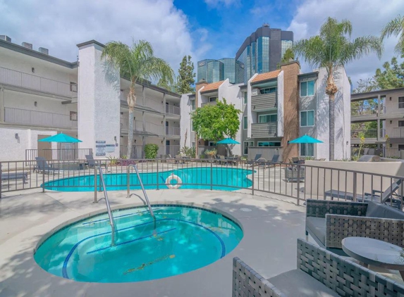 City View Apartments at Warner Center - Woodland Hills, CA