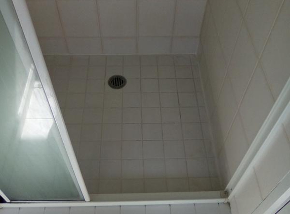 Grant The Silicone Man - Loch Sport, VIC. Grout to go