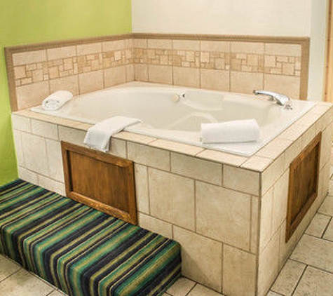 Quality Inn & Suites Rain Waterpark - Sandusky, OH