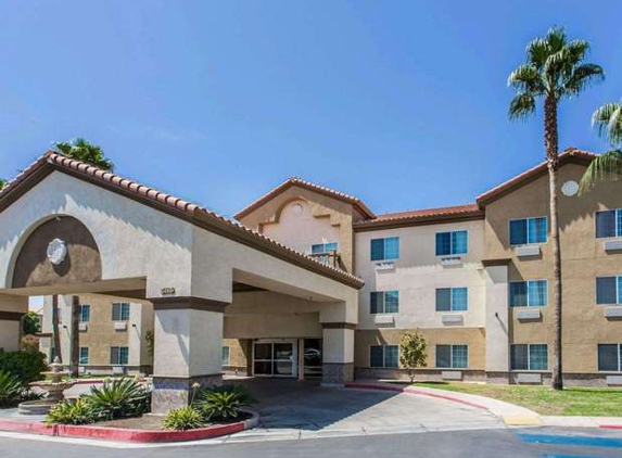 Comfort Suites Bakersfield - Bakersfield, CA