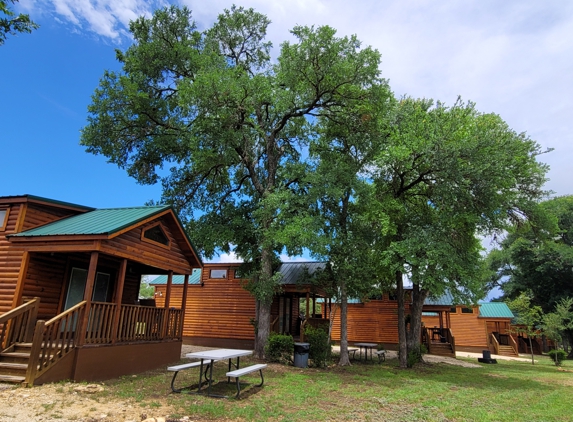 Al's Hideaway Cabin and RV Rentals - Pipe Creek, TX