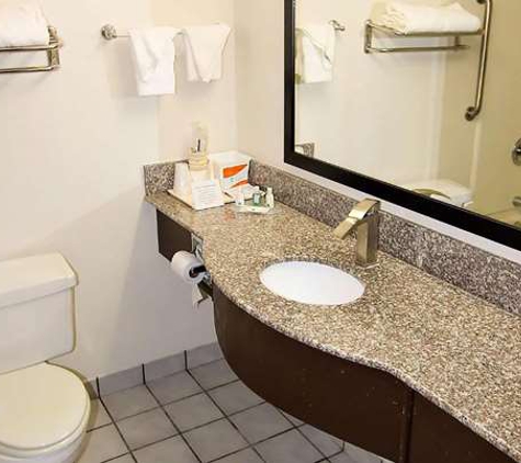 Baymont Inn & Suites - Fayetteville, NC