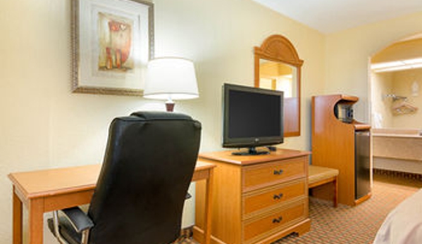 Quality Inn near Casinos and Convention Center - Bossier City, LA