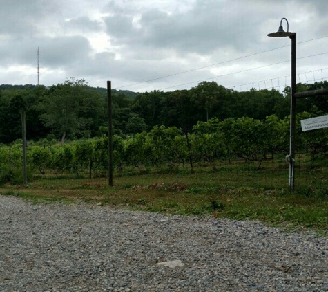 Maugle Sierra Vineyards - Ledyard, CT