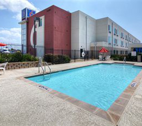 Motel 6 - Northlake, TX