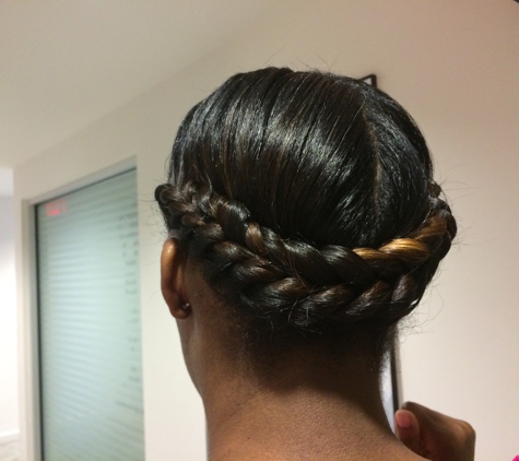 the color spot salon - Atlanta, GA. I caught my friend after she came from Huetiful. Gorgeous twist that look like a braid in the back! Beautiful!