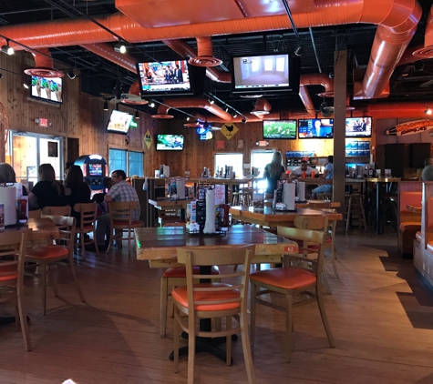 Hooters - Waldorf, MD