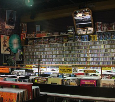 Vinyl Bay 777 - Plainview, NY