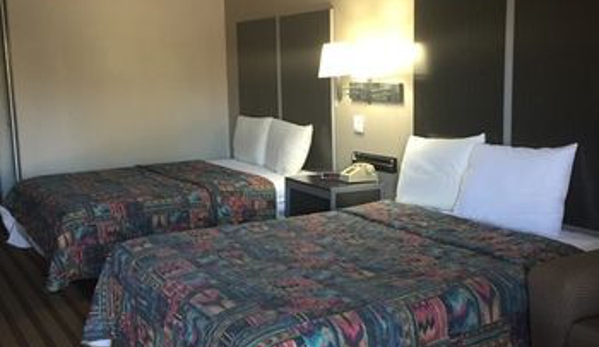 Camelot Inn & Suites - Houston, TX