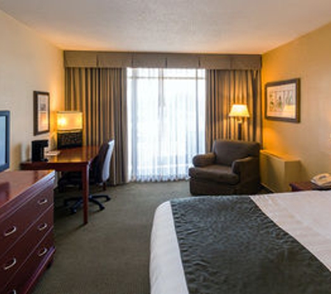 Clarion Hotel Milwaukee Airport - Milwaukee, WI