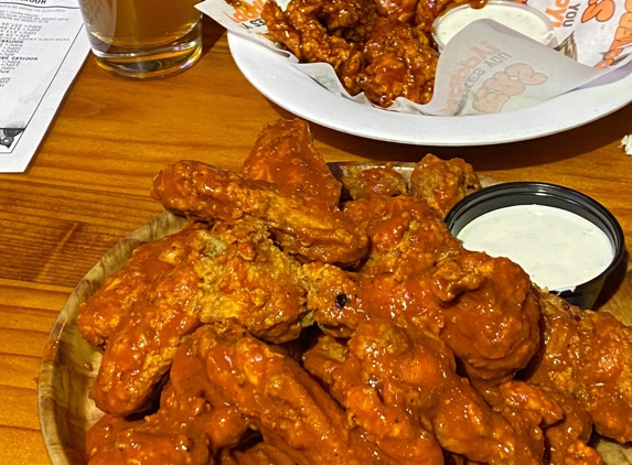 Hooters - Farmingdale, NY