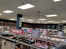 SKECHERS Factory Outlet - Lee, MA 01238