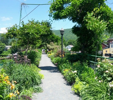 Bridge Of Flowers Business Center - Shelburne Falls, MA