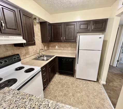 Countrybrook Apartments LLC - Louisville, KY. 1 Bed New Granite