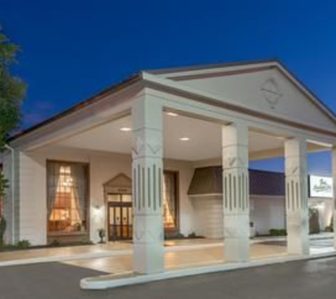 Ramada Plaza by Wyndham Louisville Hotel & Conference Center - Louisville, KY