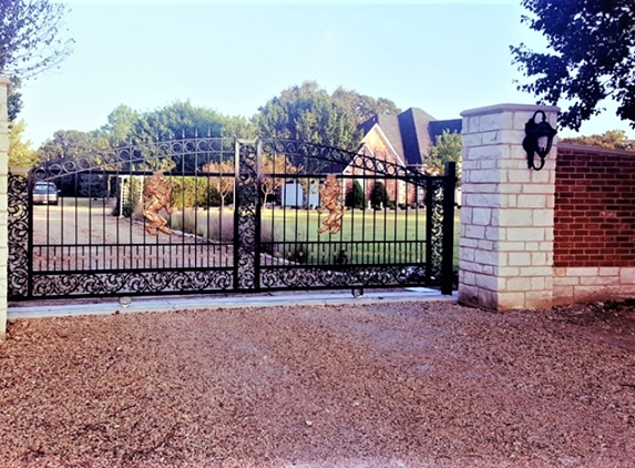 Gulf Coast Gate and Fence - Elberta, AL. Lions Gate Ranch, Texas