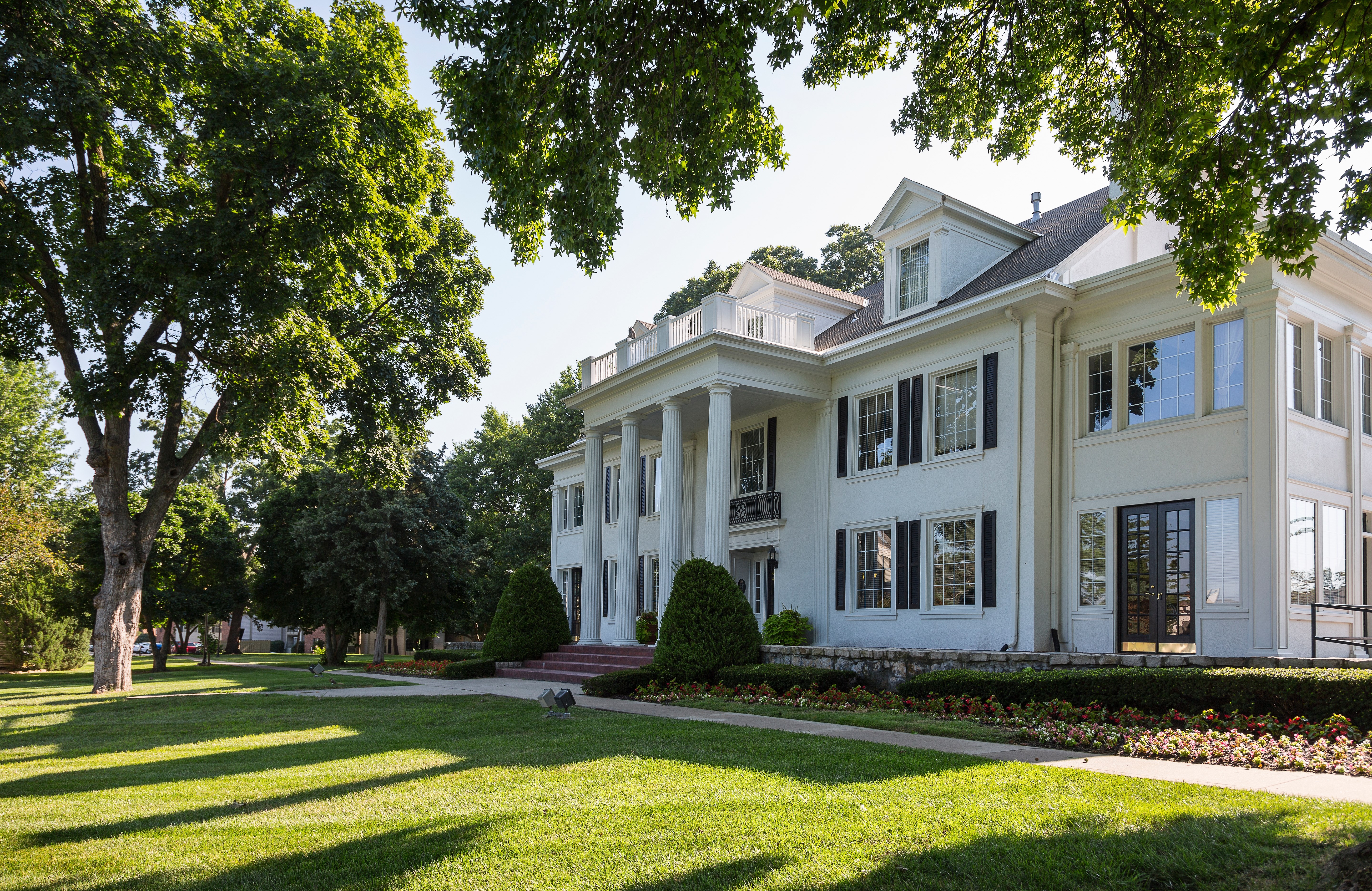The Mansion 2905 S Lees Summit Rd, Independence, MO 64055